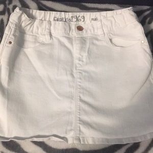 White Gap kids skirt
